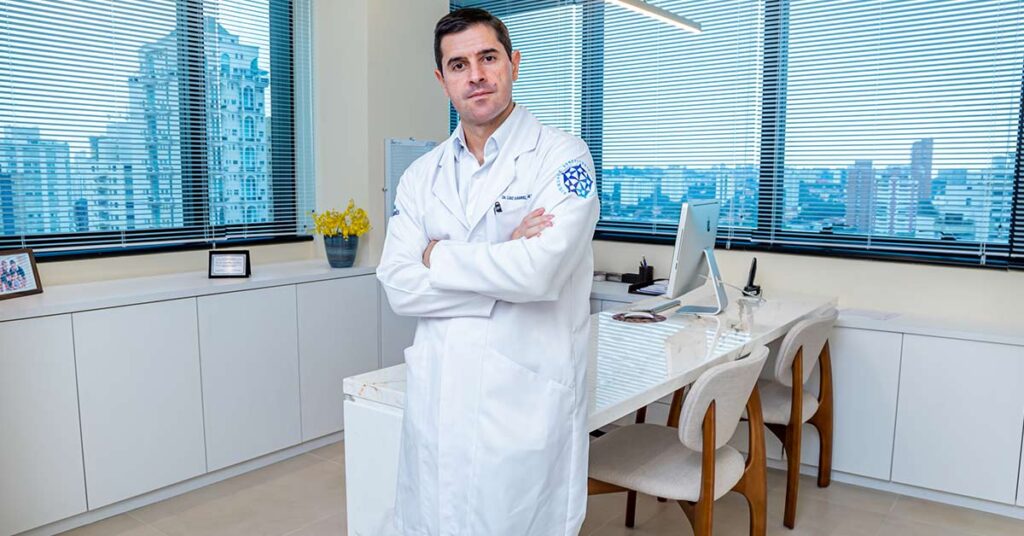 Ortopedista Especialista em Joelho Dr. Luiz Gabriel Atendimento de Alto Padrão em Ortopedia do Joelho. Realização de Cirurgias e Procedimentos. Experiência e Dedicação. Resultados Precisos. Imagem atual: Quanto custa uma cirurgia do Ligamento Cruzado Anterior