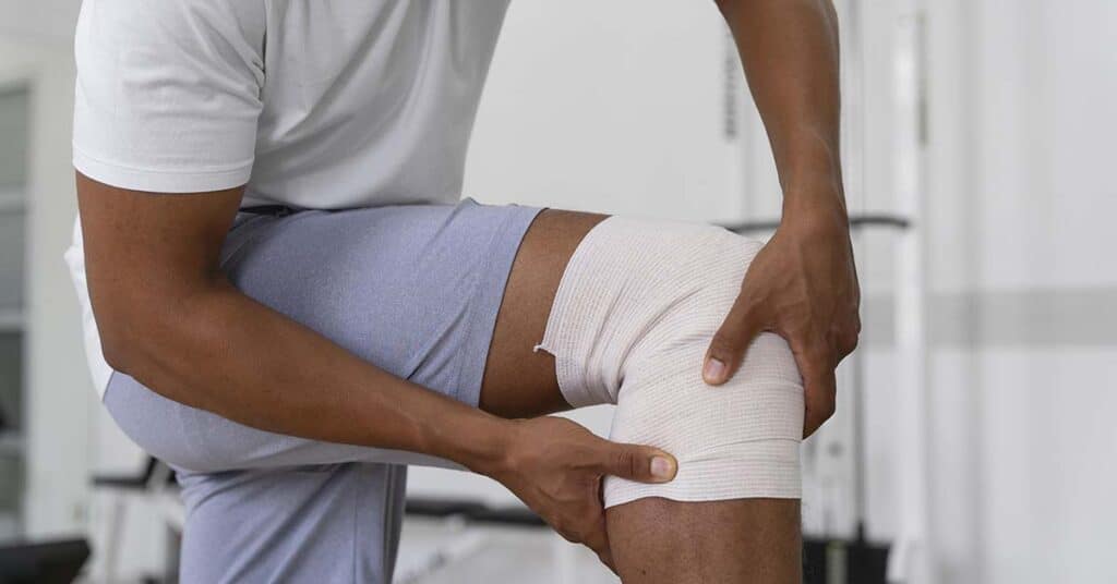 Ortopedista Especialista em Joelho Dr. Luiz Gabriel Atendimento de Alto Padrão em Ortopedia do Joelho. Realização de Cirurgias e Procedimentos. Experiência e Dedicação. Resultados Precisos. Recuperação da cirurgia de LCA: de 40 dias a 3 meses