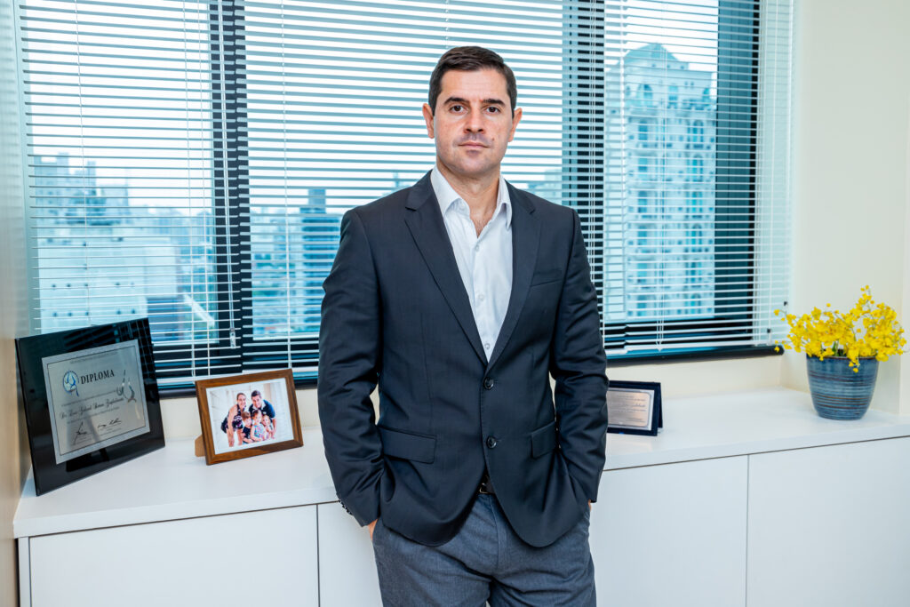 Ortopedista Especialista em Joelho Dr. Luiz Gabriel Atendimento de Alto Padrão em Ortopedia do Joelho. Realização de Cirurgias e Procedimentos. Experiência e Dedicação. Resultados Precisos. Dr Luiz Gabriel Guglielmetti