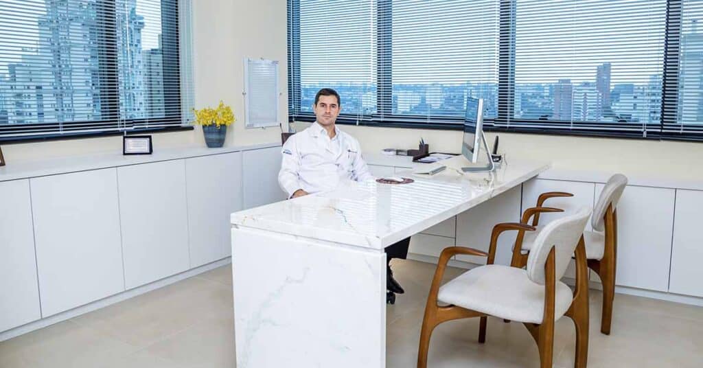 Ortopedista Especialista em Joelho Dr. Luiz Gabriel Atendimento de Alto Padrão em Ortopedia do Joelho. Realização de Cirurgias e Procedimentos. Experiência e Dedicação. Resultados Precisos. O que esperar após a cirurgia do LCA