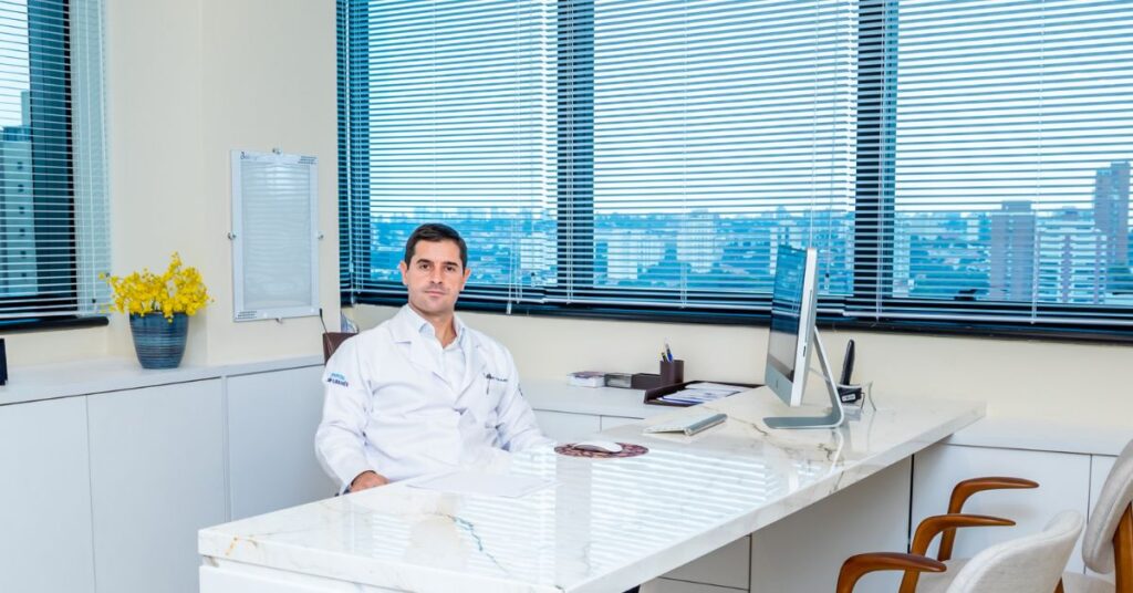 Ortopedista Especialista em Joelho Dr. Luiz Gabriel Atendimento de Alto Padrão em Ortopedia do Joelho. Realização de Cirurgias e Procedimentos. Experiência e Dedicação. Resultados Precisos. 1 1 Cirurgia de Ligamento Cruzado Anterior SP | Ortopedista Especialista em Joelho Dr. Luiz Gabriel | Atendimento de Alto Padrão em Ortopedia do Joelho. Realização de Cirurgias e Procedimentos. Experiência e Dedicação. Resultados Precisos.